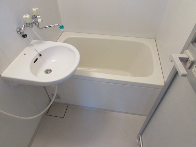 ハイツワイエムの浴室