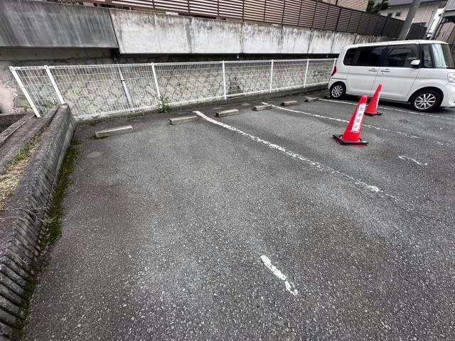 ロイヤルハイツⅡの駐車場