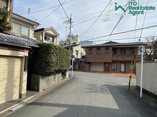 左京区黒谷町 中古戸建の前面道路含む現地写真