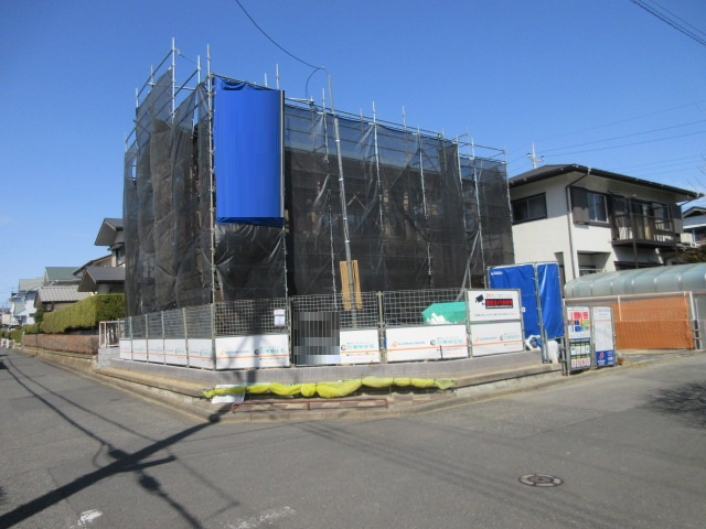 【仲介手数料無料】新築戸建　鳩山町松ヶ丘1-4-11（全1棟）の前面道路含む現地写真