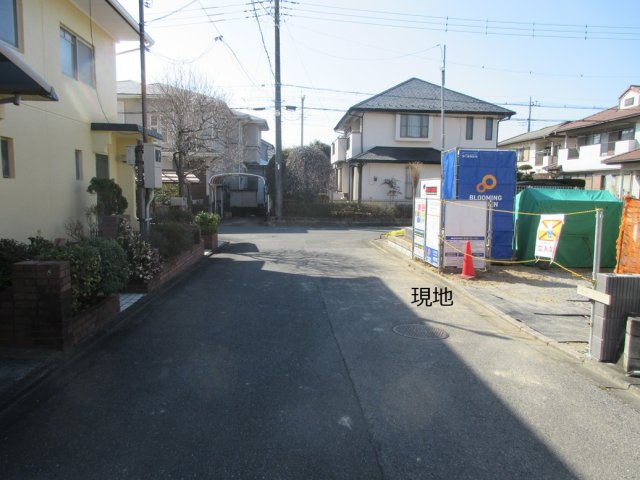 【仲介手数料無料】新築戸建　鳩山町松ヶ丘1-4-11（全1棟）の前面道路含む現地写真