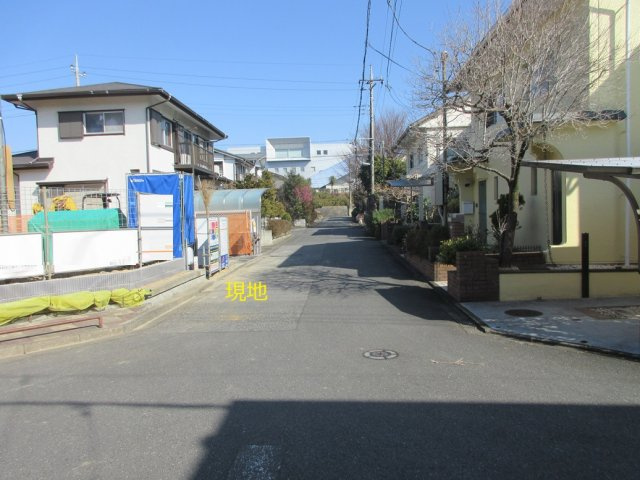 【仲介手数料無料】新築戸建　鳩山町松ヶ丘1-4-11（全1棟）の前面道路含む現地写真