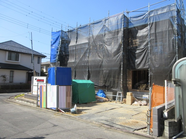 【仲介手数料無料】新築戸建　鳩山町松ヶ丘1-4-11（全1棟）の前面道路含む現地写真