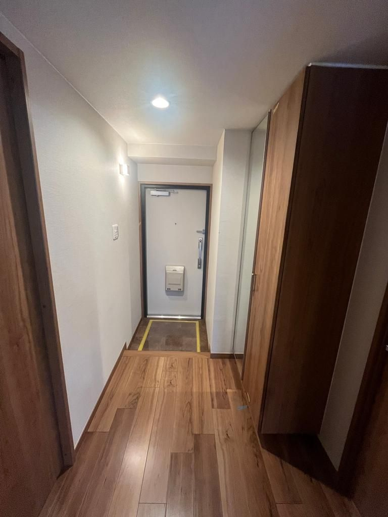 中銀大倉山マンシオンの玄関