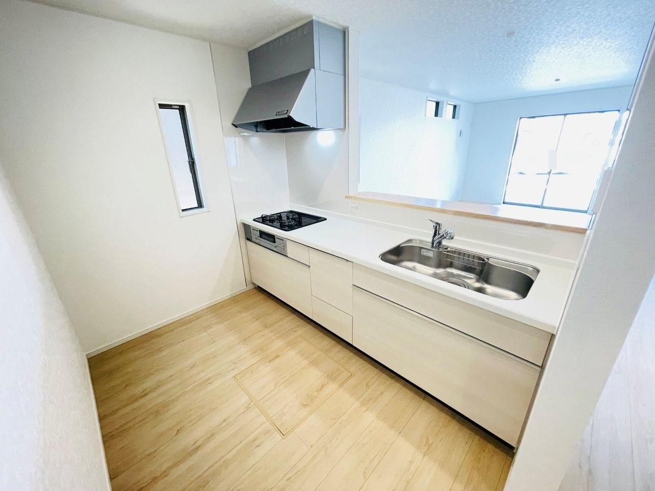 豊田市朝日町第6　新築分譲住宅　全4棟　3号棟のキッチン|広いシステムキッチンでお子様と一緒にお料理もできます。