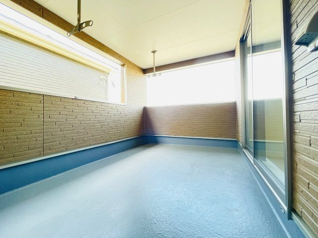 豊田市朝日町第6　新築分譲住宅　全4棟　3号棟のバルコニー|多用途に使えるインナーバルコニー付き。突然の雨でも安心です♪