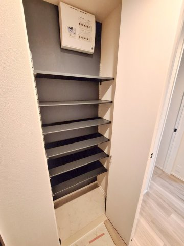 ヘーベルメゾン曳舟の玄関|★シューズＢＯＸ★