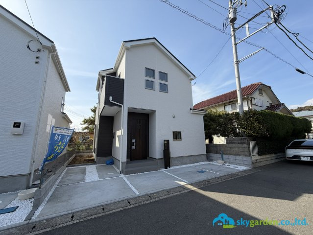 大磯町東小磯　新築戸建　全2棟　１号棟の前面道路含む現地写真