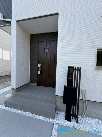 大磯町東小磯　新築戸建　全2棟　１号棟の玄関