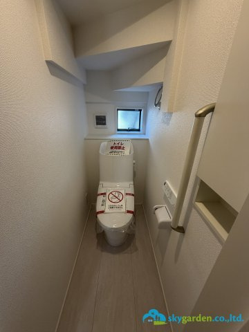 大磯町東小磯　新築戸建　全2棟　１号棟のトイレ