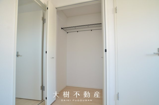 【洋室】 | 座間市明王　新築戸建て　全１棟【仲介手数料無料】 | 2階　洋室1（5.66帖）クローゼット