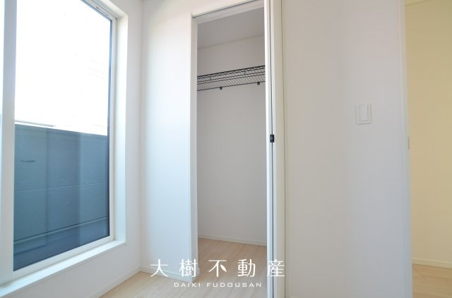 【洋室】 | 座間市明王　新築戸建て　全１棟【仲介手数料無料】 | 2階　洋室2（4.5帖）クローゼット