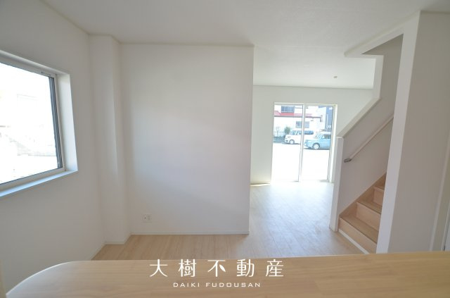 【前面道路含む現地写真】 | 座間市明王　新築戸建て　全１棟【仲介手数料無料】 | 宅地建物取引士による不動産のご説明・現地のご案内、住宅金融普及協会住宅ローンアドバイザーが住宅ローンのアドバイスから融資実行までのお手伝いをしっかりサポートします♪