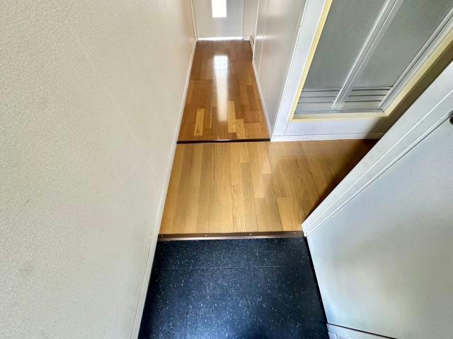 ハイツコスモスの玄関