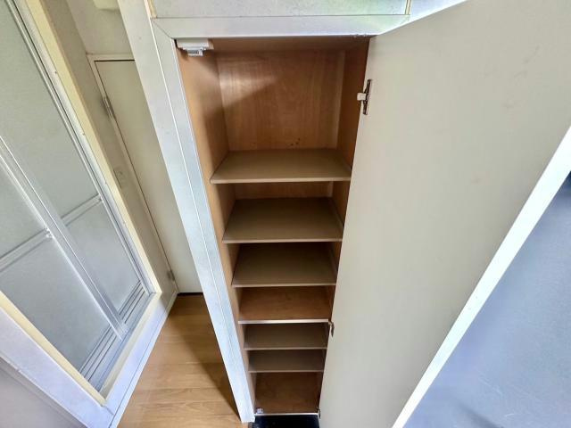 ハイツコスモスの玄関