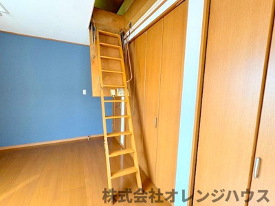 【収納】 | 厚木市恩名4丁目 中古戸建 | 普段使用しない物を収納するのに重宝するグルニエつき