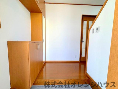 【玄関】 | 厚木市恩名4丁目 中古戸建 | 玄関