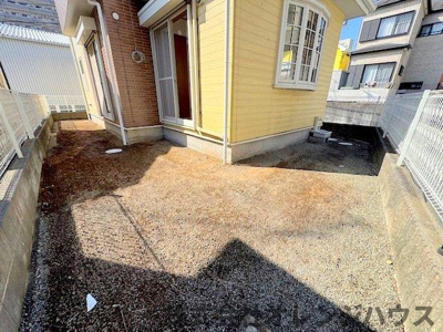 【庭】 | 厚木市恩名4丁目 中古戸建 | 庭先