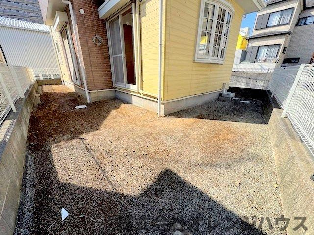 【庭】 | 厚木市恩名4丁目 中古戸建 | 庭先
