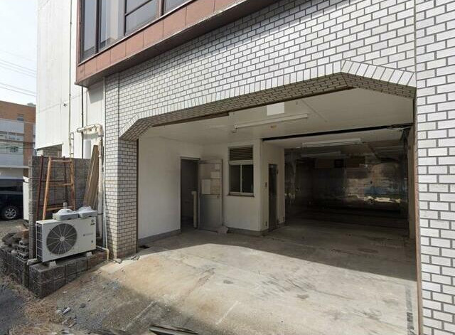 湯ノ前住居付店舗の外観