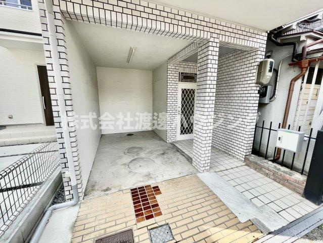 仁和寺町貸家の駐車場