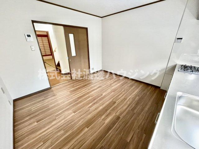 仁和寺町貸家の居間・リビング