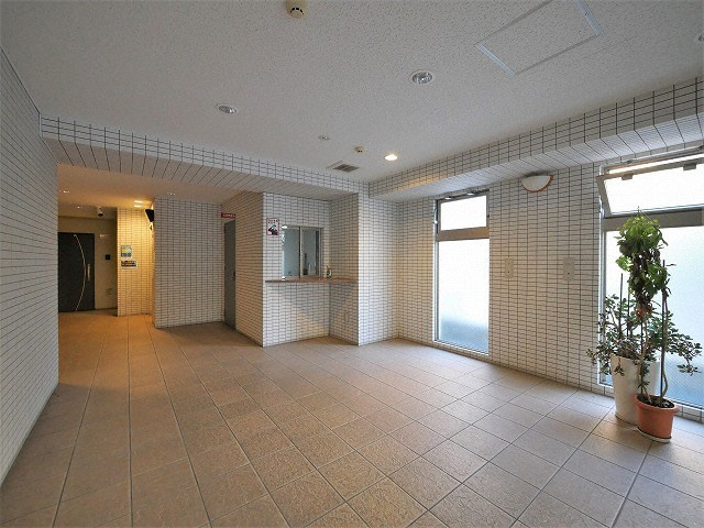 大阪市東成区東小橋２丁目の賃貸マンションのロビー