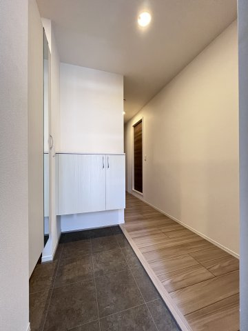 スペチアーレ墨江の玄関