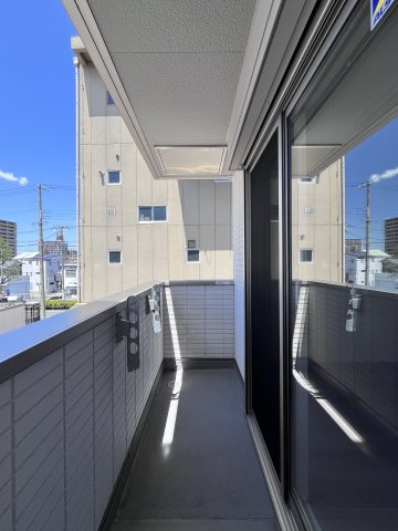 スペチアーレ墨江のバルコニー