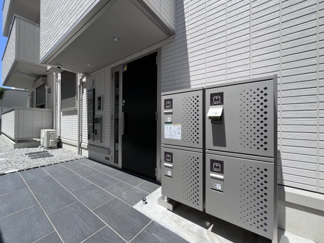 スペチアーレ墨江のエントランス