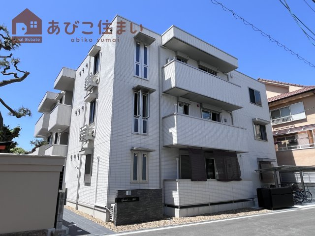 スペチアーレ墨江の外観