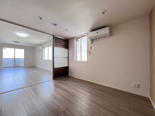 スペチアーレ墨江の洋室