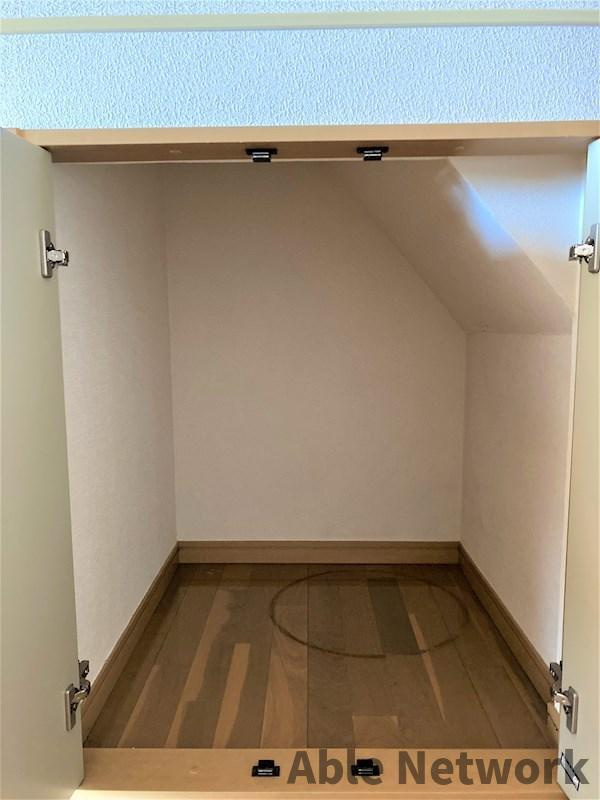 Maison la mer Ⅲの収納|階段下にも収納あります！※イメージ