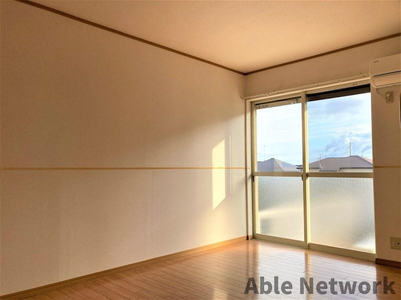 Maison la mer Ⅲの居間・リビング|９帖のリビング※イメージ