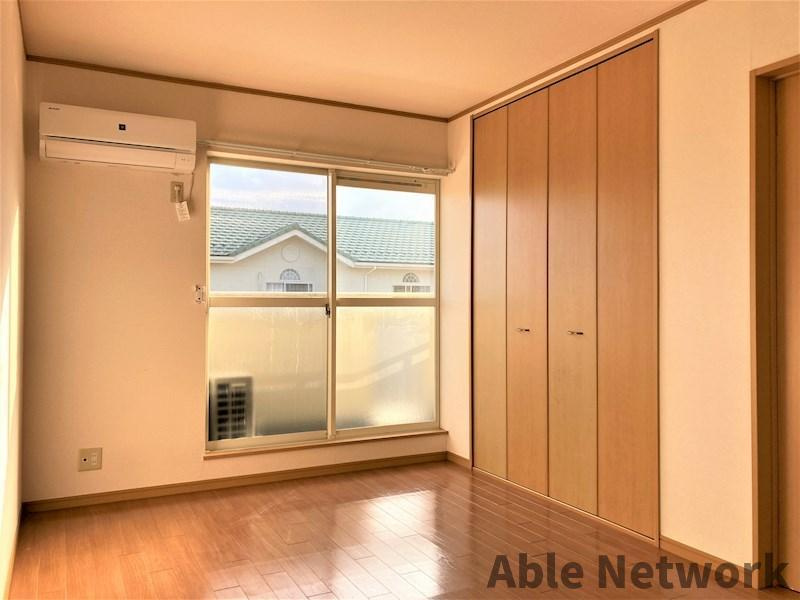Maison la mer Ⅲのその他|南側の6帖洋室です、エアコン付いてます♪