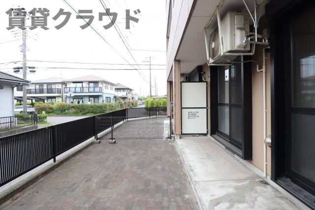 パレスコートのバルコニー|専用庭があるのはポイントですね！