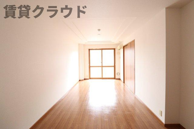 パレスコートの居間・リビング|おしゃれな居間です