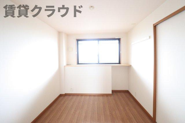 パレスコートの寝室|広くて明るい寝室