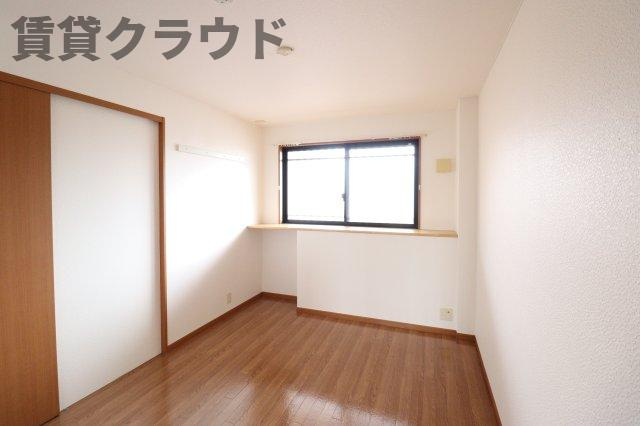 パレスコートの寝室|落ち着いた色調の寝室です