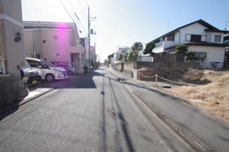 【前面道路含む現地写真】 | 【仲介手数料無料！！】府中市四谷1丁目　新築戸建て（全2棟）2号棟　4580万円 | 令和８年1月３１日撮影　建築中