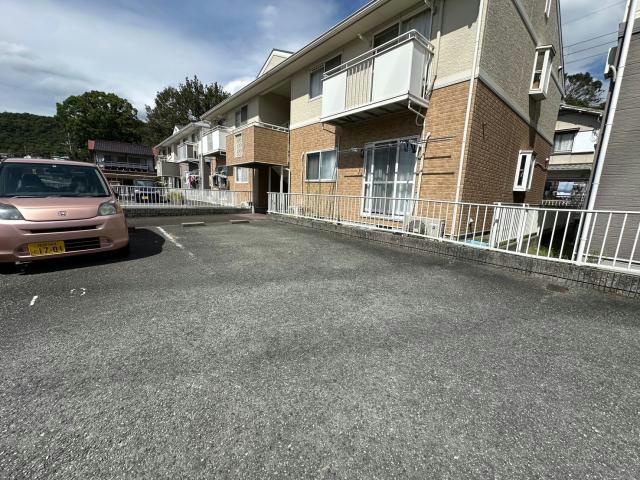 パセオ宮前の駐車場