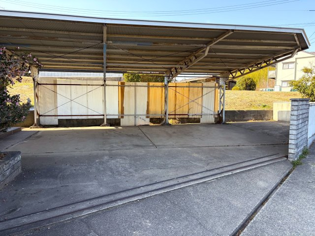 里庄町新庄売家の駐車場