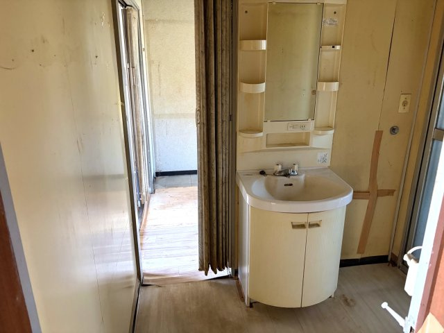 里庄町新庄売家の独立洗面台