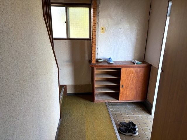 里庄町新庄売家の玄関