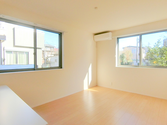 光ハウスの居間・リビング|★2面採光の明るいお部屋★