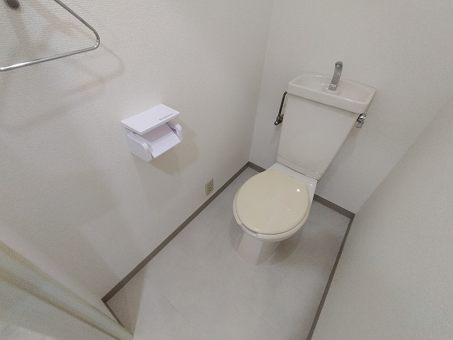 神戸市東灘区青木５丁目の賃貸マンションのトイレ