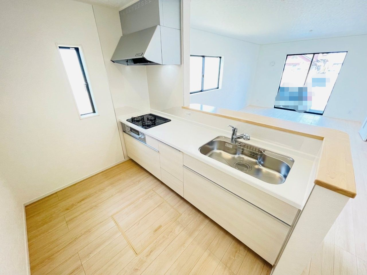 豊田市朝日町第6　新築分譲住宅　全4棟　4号棟のキッチン|広いシステムキッチンでお子様と一緒にお料理もできます。
