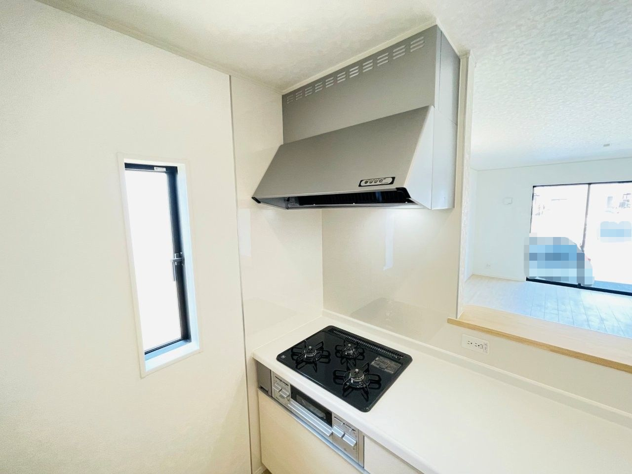 豊田市朝日町第6　新築分譲住宅　全4棟　4号棟のキッチン|便利な3口コンロ。