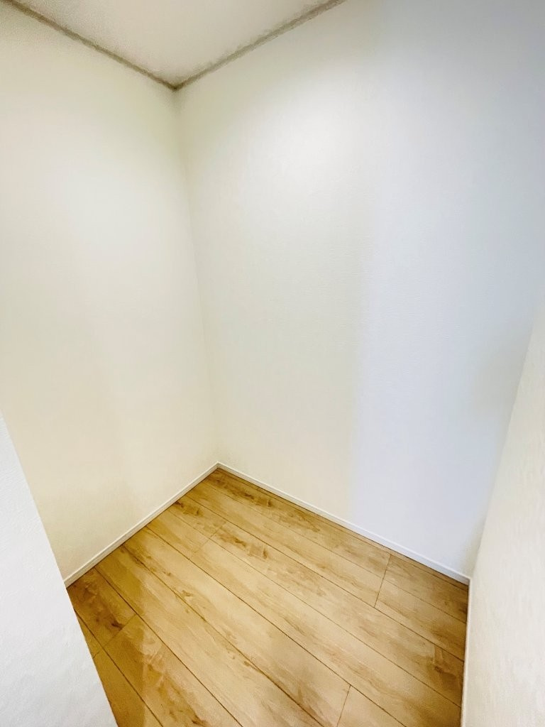 豊田市朝日町第6　新築分譲住宅　全4棟　4号棟の収納|キッチンパントリーには非常時用の食品や、買い置き、消耗品などの収納に便利です♪