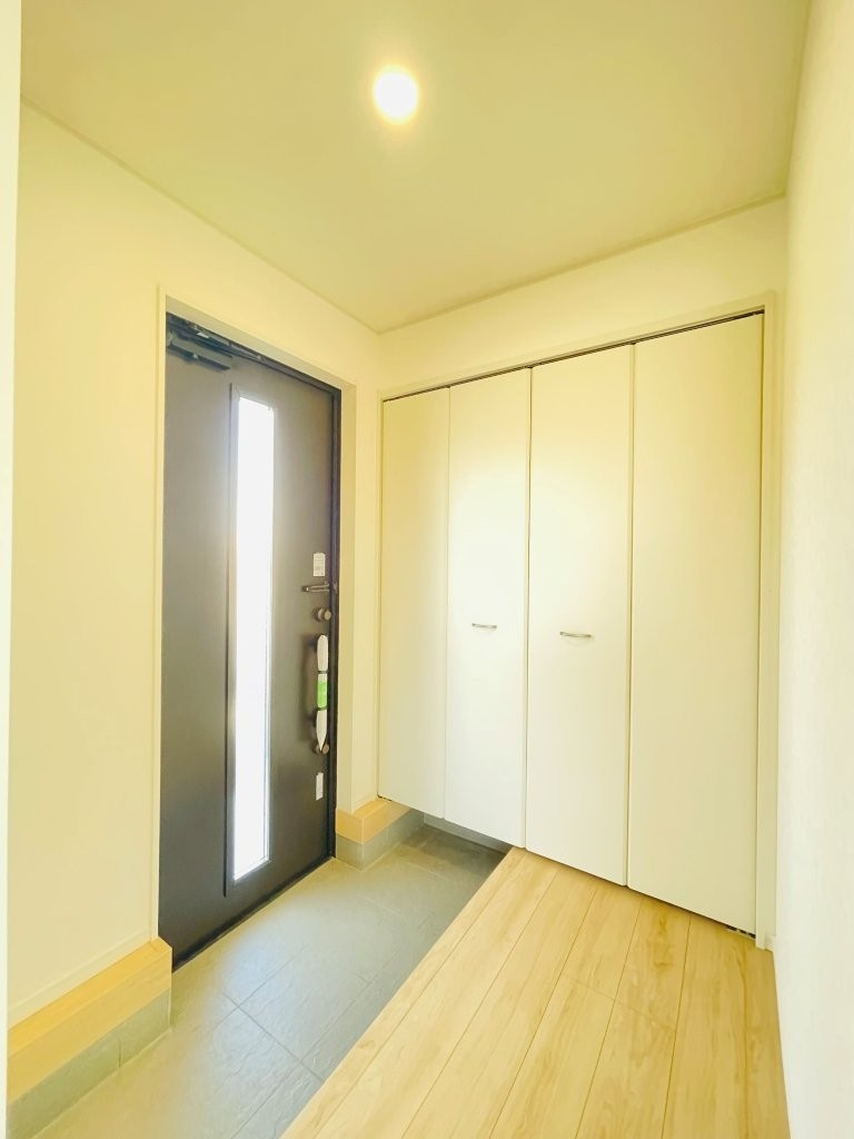 豊田市朝日町第6　新築分譲住宅　全4棟　4号棟の玄関|大容量のシューズボックス付きで玄関が靴で散らかりません。